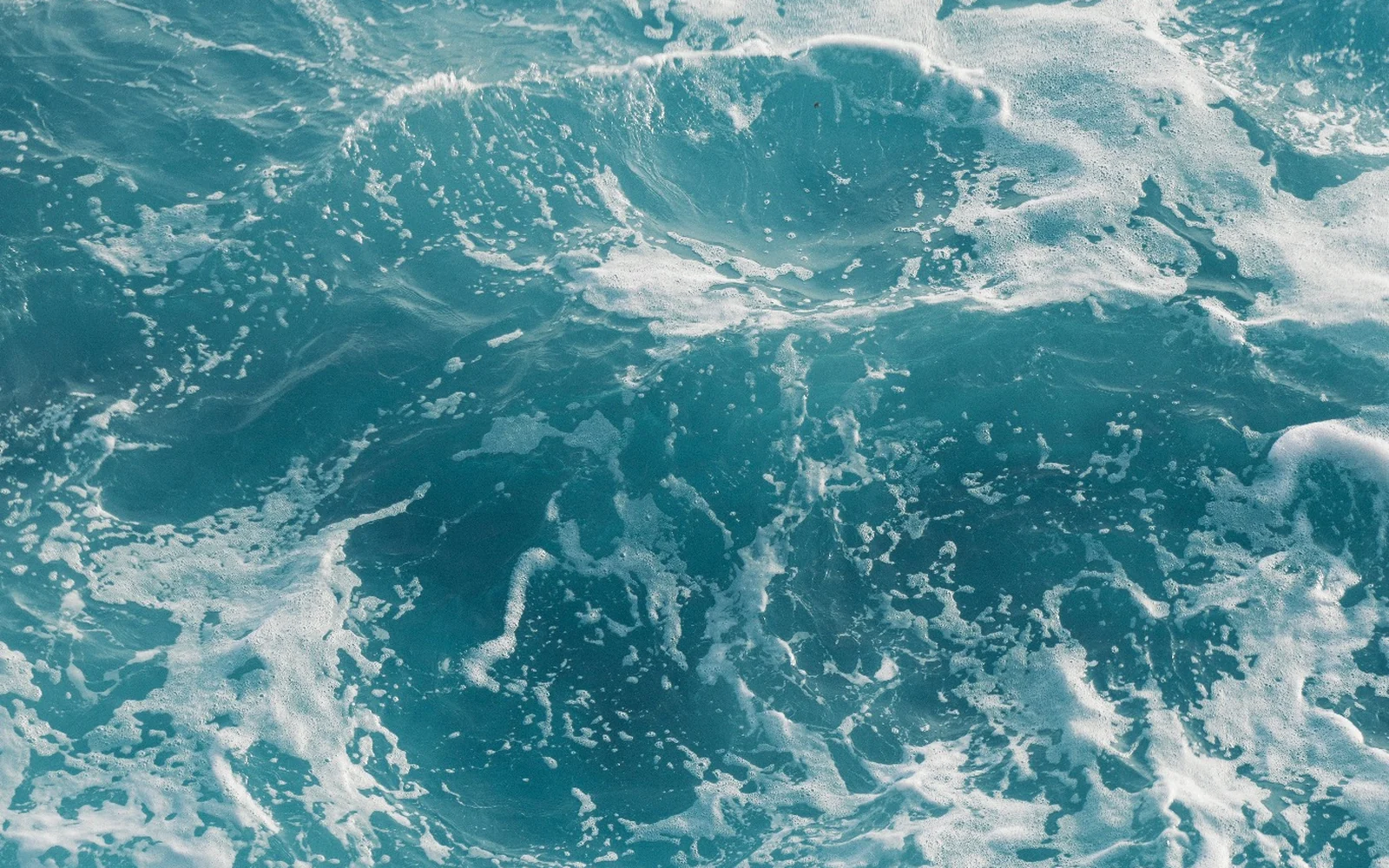 Icelandic ocean and mineral water landscape